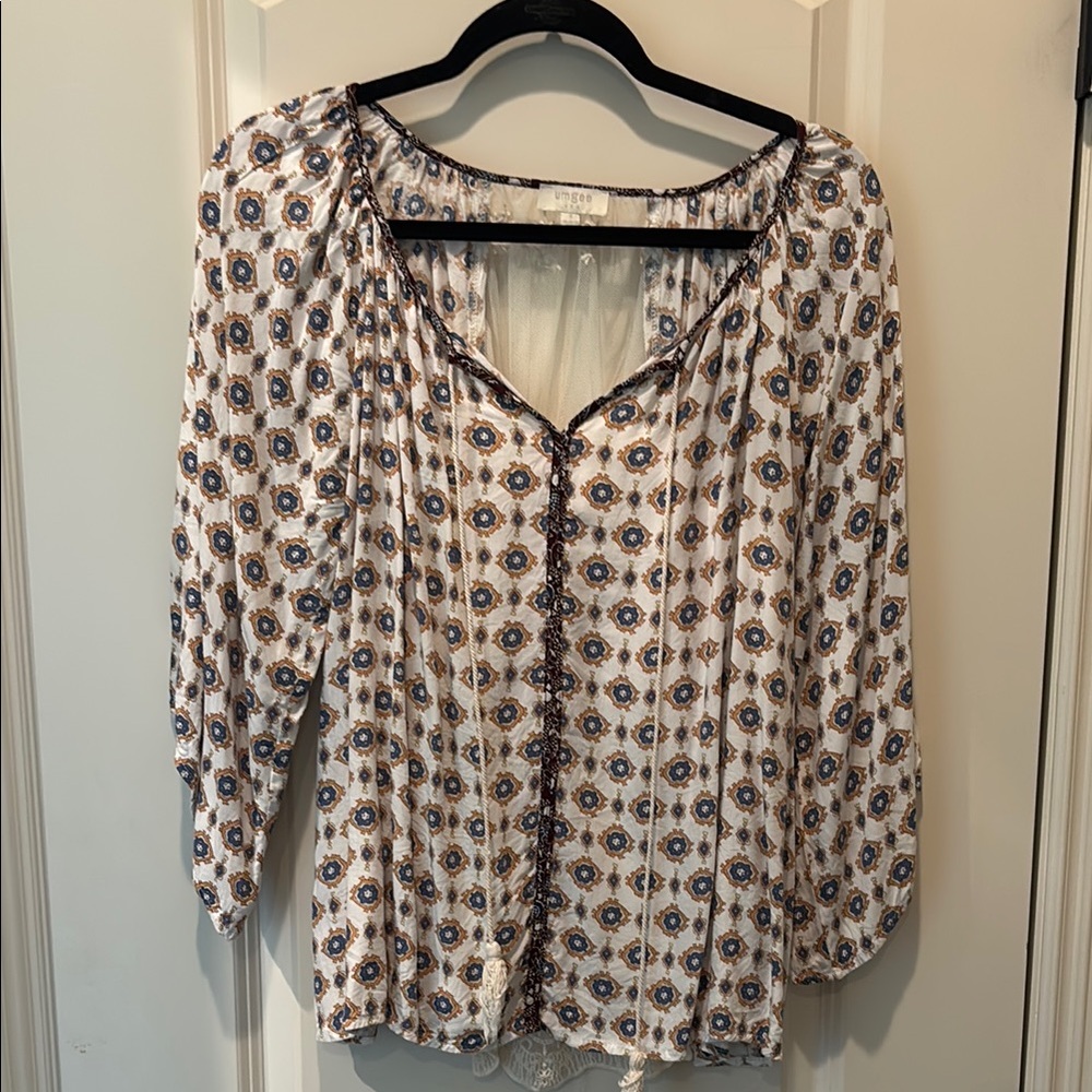 Umgee White and Blue Patterned Blouse